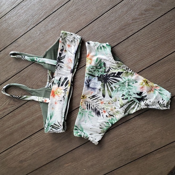 Floral bikini - Picture 2 of 4